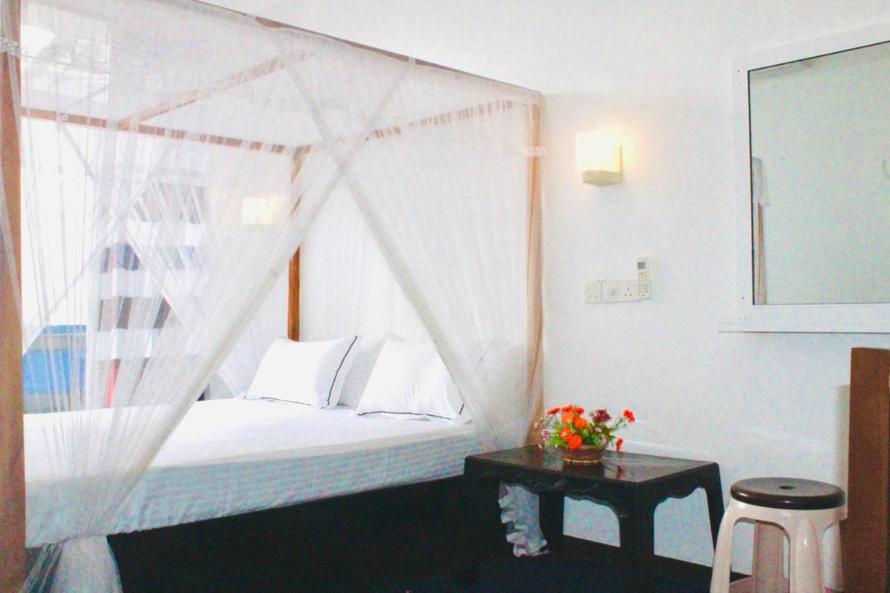 Surasa Beach Resort Weligama Exterior foto
