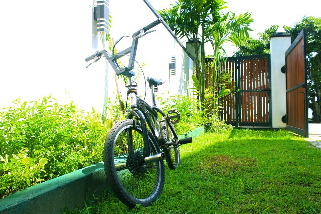 Surasa Beach Resort Weligama Exterior foto