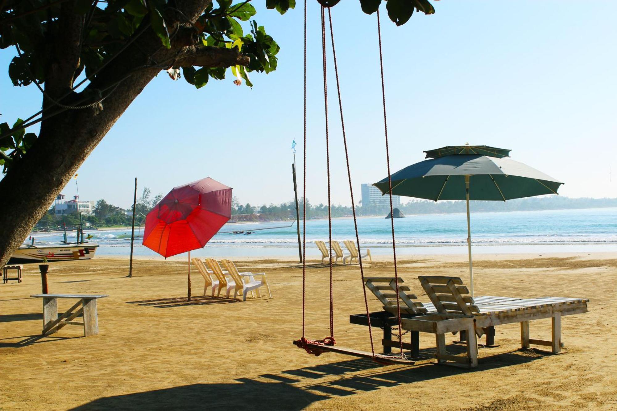 Surasa Beach Resort Weligama Exterior foto